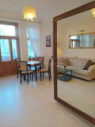 Фасадный дом, реновированный дом, закрытая территория, вход с улицы, лифт, Рига