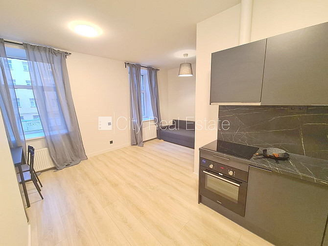 Fasādes māja, renovēta māja, slēgts pagalms, ieeja no ielas un pagalma, kāpņu telpa pēc Rīga - foto 10