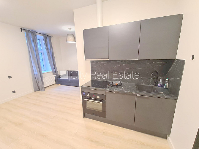 Fasādes māja, renovēta māja, slēgts pagalms, ieeja no ielas un pagalma, kāpņu telpa pēc Rīga - foto 11