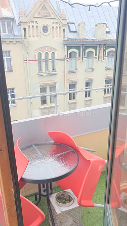 Fasādes māja, renovēta māja, ieeja no ielas, ir lifts, kāpņu telpa pēc kosmētiskā remonta, Rīga - foto 8