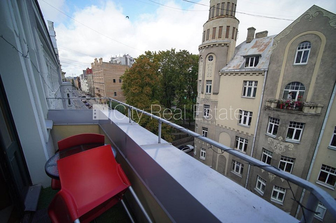 Fasādes māja, renovēta māja, ieeja no ielas, ir lifts, kāpņu telpa pēc kosmētiskā remonta, Rīga - foto 9