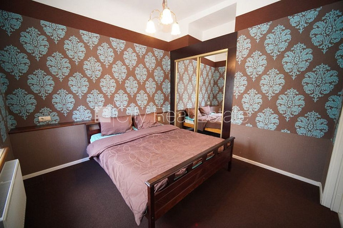 Fasādes māja, renovēta māja, ieeja no ielas, ir lifts, kāpņu telpa pēc kosmētiskā remonta, Rīga - foto 16