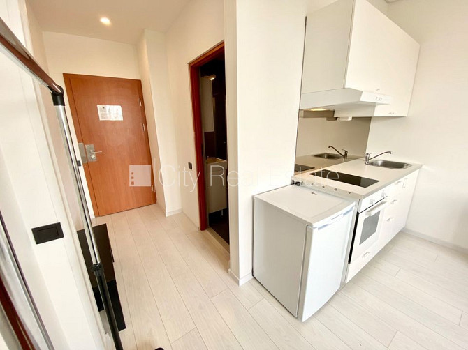 Фасадный дом, реновированный дом, закрытый двор, вход с улицы, лифт, лестничная Рига - изображение 6