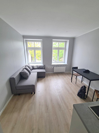 Фасадный дом, реновированный дом, вход с улицы, лестничная клетка после Рига - изображение 7