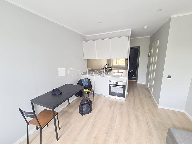 Фасадный дом, реновированный дом, вход с улицы, лестничная клетка после Рига - изображение 1