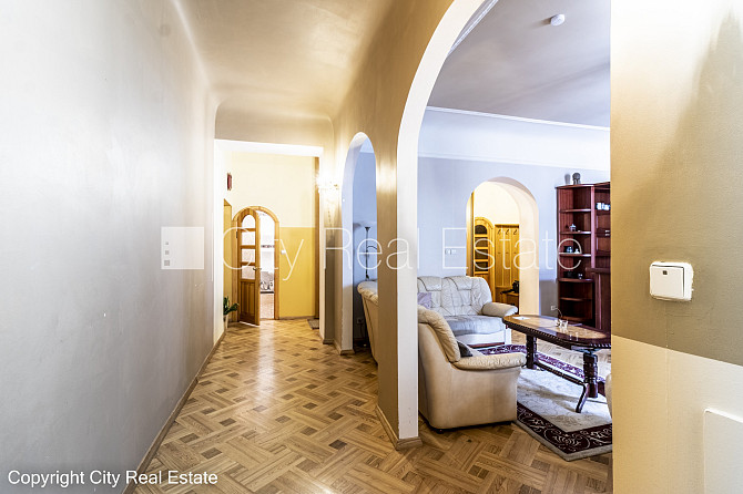 Pagalma māja, renovēta māja, slēgts pagalms, ieeja no pagalma, kāpņu telpa pēc kosmētiskā Rīga - foto 13