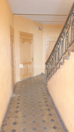 Pagalma ēka, renovēta māja, slēgts pagalms, ieeja no ielas un pagalma, kāpņu telpa pēc Rīga - foto 7