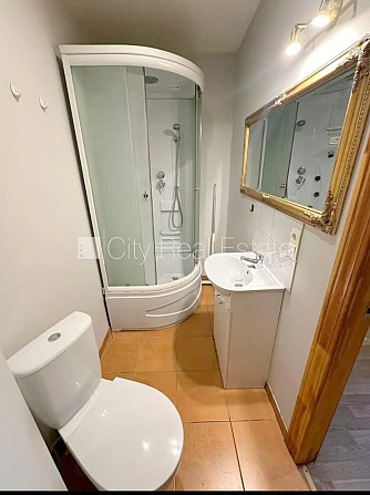 Pagalma ēka, renovēta māja, slēgts pagalms, ieeja no ielas un pagalma, kāpņu telpa pēc Rīga - foto 6