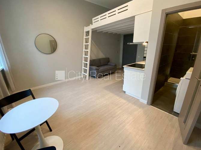 Fasādes māja, renovēta māja, slēgts pagalms, ieeja no ielas, kāpņu telpa pēc kapitālā Rīga - foto 3