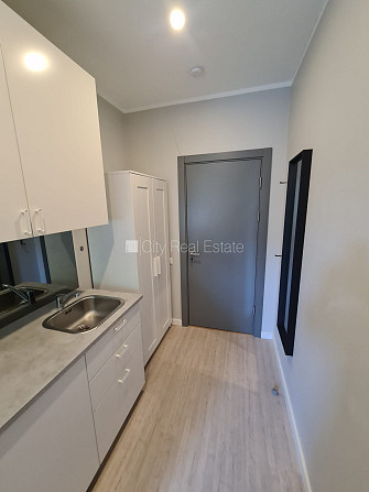 Fasādes māja, renovēta māja, slēgts pagalms, ieeja no ielas, kāpņu telpa pēc kapitālā Rīga - foto 17