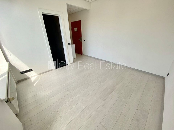 Renovēta māja, slēgts pagalms, ieeja no ielas, ir lifts, kāpņu telpa pēc kapitālā remonta, Rīga - foto 2