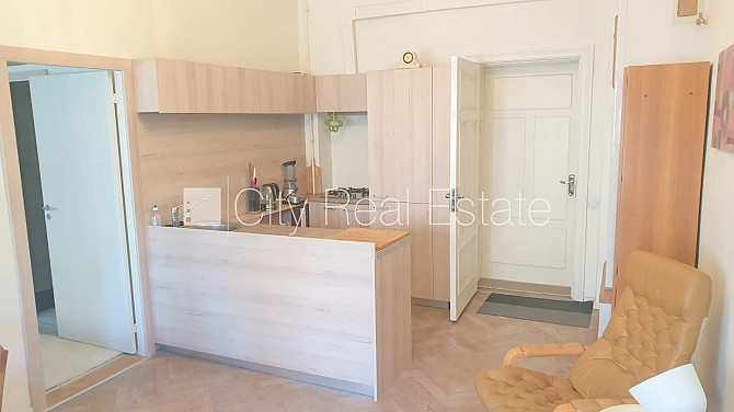 Fasādes māja, renovēta māja, ieeja no ielas, ir lifts, kāpņu telpa pēc kosmētiskā remonta, Rīga - foto 8