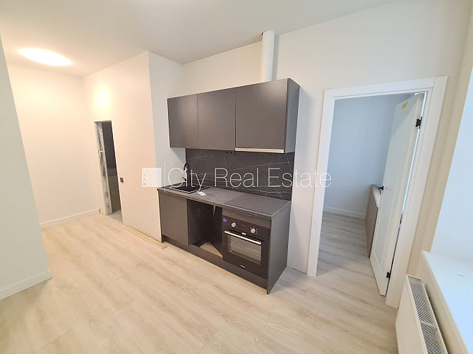 Pagalma ēka, renovēta māja, slēgta teritorija, ieeja no ielas un pagalma, kāpņu telpa pēc Rīga - foto 3