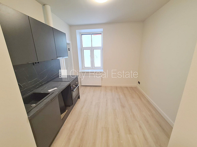 Pagalma ēka, renovēta māja, slēgta teritorija, ieeja no ielas un pagalma, kāpņu telpa pēc Rīga - foto 2