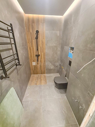 Pagalma ēka, renovēta māja, slēgta teritorija, ieeja no ielas un pagalma, kāpņu telpa pēc Rīga - foto 8