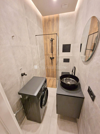 Fasādes māja, renovēta māja, slēgts pagalms, ieeja no ielas, ir lifts, kāpņu telpa pēc Rīga - foto 19