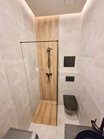 Fasādes māja, renovēta māja, slēgts pagalms, ieeja no ielas, ir lifts, kāpņu telpa pēc Rīga - foto 15