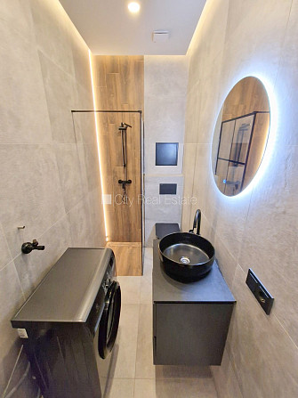 Fasādes māja, renovēta māja, slēgts pagalms, ieeja no ielas, ir lifts, kāpņu telpa pēc Rīga - foto 16