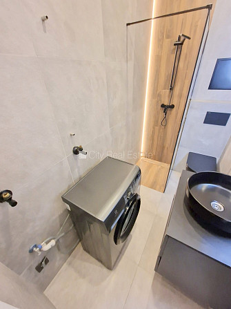 Fasādes māja, renovēta māja, slēgts pagalms, ieeja no ielas, ir lifts, kāpņu telpa pēc Rīga - foto 18