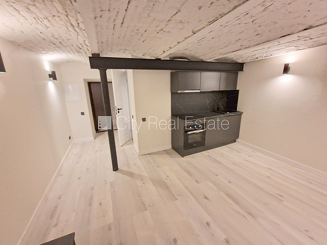 Фасадный дом, реновированный дом, закрытый двор, вход с улицы, полуподвал, Рига - изображение 2