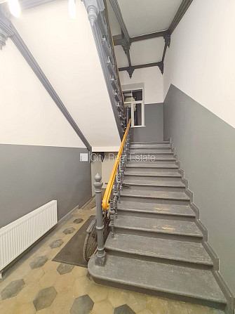 Фасадный дом, реновированный дом, закрытый двор, вход с улицы, лестничная клетка Рига - изображение 14