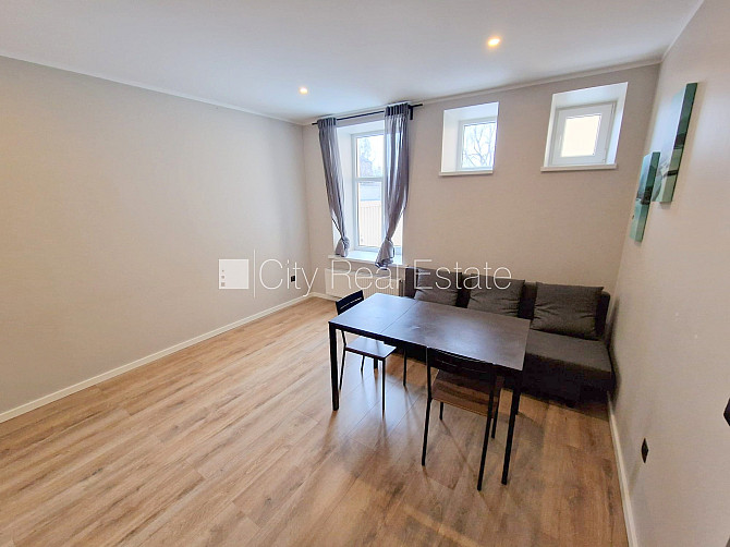 Здание во дворе, реновированный дом, закрытый двор, вход с улицы и со двора, Рига - изображение 4