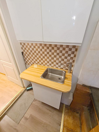 Фасадный дом, закрытый двор, вход с улицы, окна выходят во двор, изолированная Рига - изображение 16