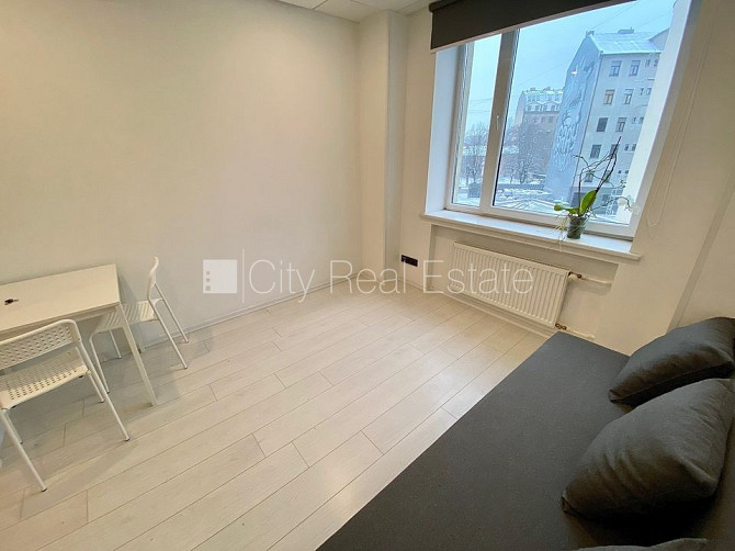 Фасадный дом, реновированный дом, вход с улицы, лифт, лестничная клетка после Рига - изображение 2