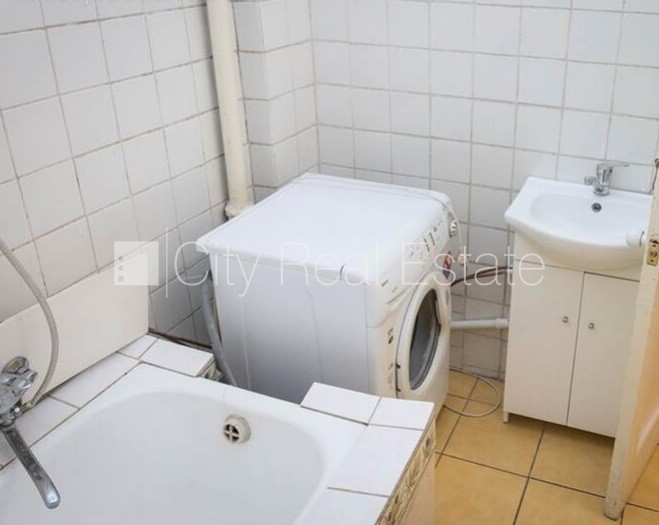 Место для машины, одна изолированная комната, проходные комнаты, высокие потолки, Рига - изображение 19