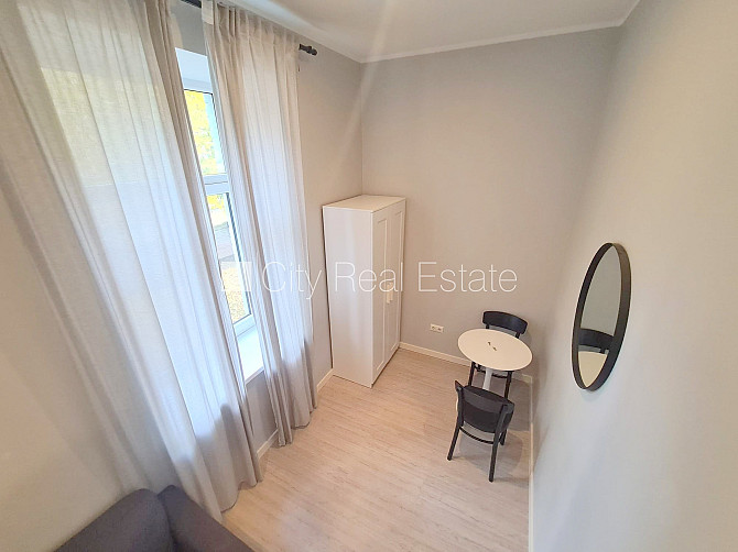 Здание во дворе, реновированный дом, закрытый двор, вход со двора, лестничная Рига - изображение 3