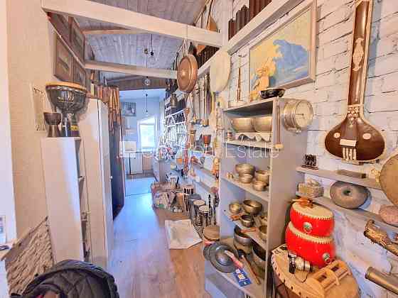 Фасадный дом, реновированный дом, закрытый двор, территория обнесена забором, Юрмала