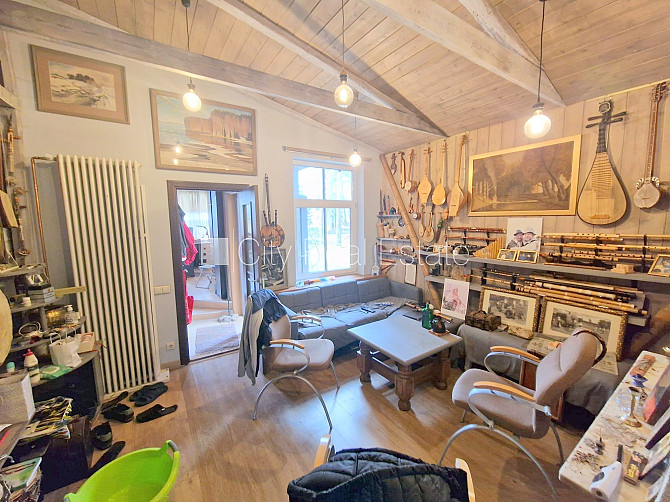 Фасадный дом, реновированный дом, закрытый двор, территория обнесена забором, Юрмала - изображение 1