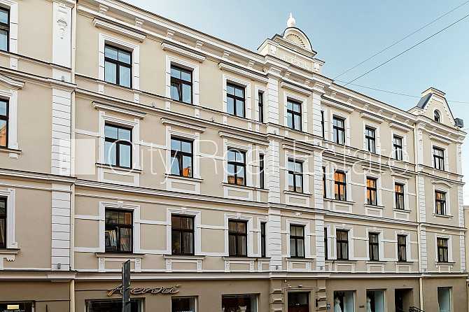 Fasādes māja, renovēta māja, slēgts pagalms, ieeja no ielas, kāpņu telpa pēc kapitālā Rīga - foto 15