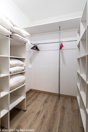 Fasādes māja, renovēta māja, slēgts pagalms, ieeja no ielas, kāpņu telpa pēc kapitālā Rīga - foto 8