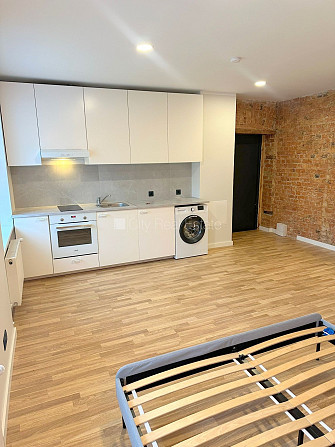 Pagalma māja, renovēta māja, slēgts pagalms, ieeja no ielas un pagalma, kāpņu telpa pēc Rīga - foto 1