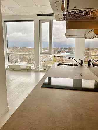 Фасадный дом, реновированный дом, закрытый двор, вход с улицы, лестничная клетка Rīga