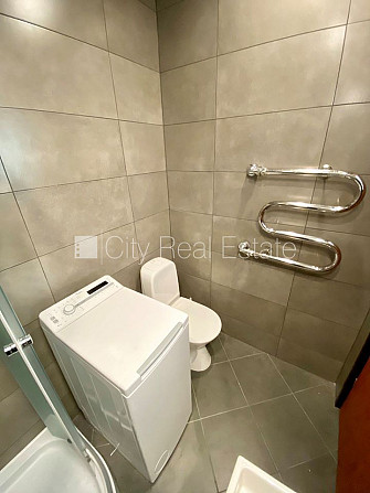 Fasādes māja, renovēta māja, slēgts pagalms, ieeja no ielas, kāpņu telpa pēc kapitālā Rīga - foto 10