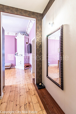 Fasādes māja, renovēta māja, ir lifts, kāpņu telpa pēc kapitālā remonta, viena istaba Rīga - foto 17