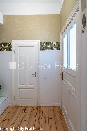 Fasādes māja, renovēta māja, ir lifts, kāpņu telpa pēc kapitālā remonta, viena istaba Rīga - foto 15