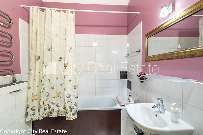 Fasādes māja, renovēta māja, ir lifts, kāpņu telpa pēc kapitālā remonta, viena istaba Rīga - foto 11