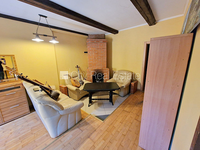 Puse mājas, labiekārtots apzaļumots pagalms, vieta automašīnai, ieeja no pagalma, terase, logi Jūrmala - foto 6