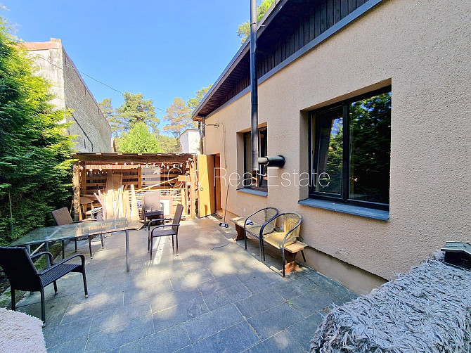 Puse mājas, labiekārtots apzaļumots pagalms, vieta automašīnai, ieeja no pagalma, terase, logi Jūrmala - foto 20