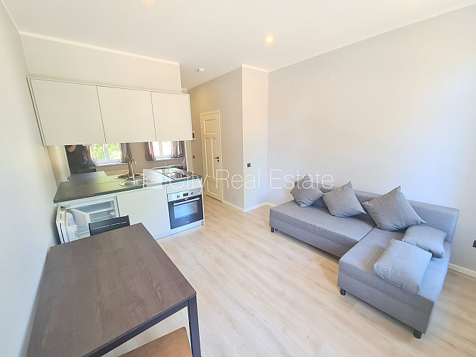 Fasādes māja, renovēta māja, slēgts pagalms, ieeja no ielas un pagalma, kāpņu telpa pēc Rīga - foto 2