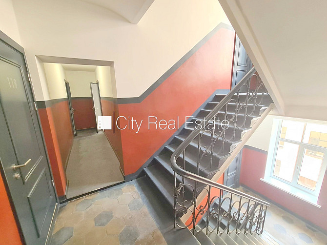 Fasādes māja, renovēta māja, slēgts pagalms, ieeja no ielas un pagalma, kāpņu telpa pēc Rīga - foto 14