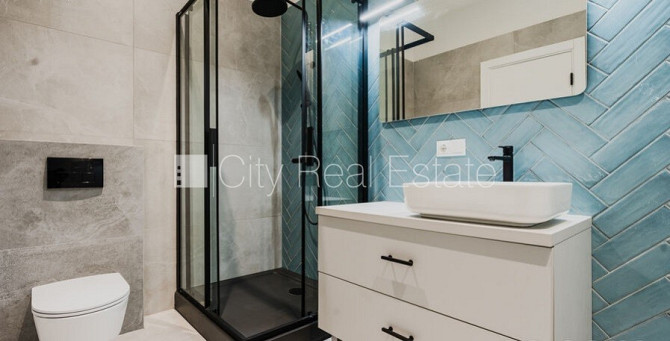 Zeme īpašumā, pagalma ēka, fasādes māja, renovēta māja, slēgts pagalms, ieeja no pagalma, Rīga - foto 12