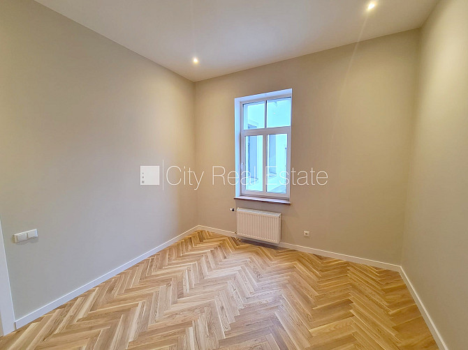 Zeme īpašumā, pagalma ēka, fasādes māja, renovēta māja, slēgts pagalms, ieeja no pagalma, Rīga - foto 8