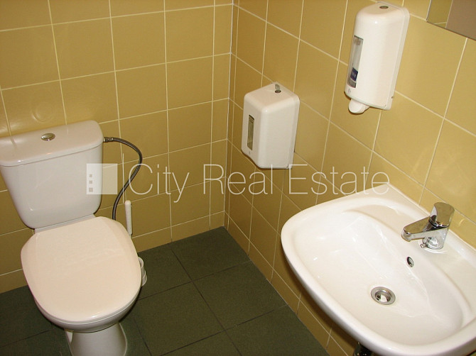 Fasādes māja, renovēta māja, objektu apsargā fiziskā apsardze, ieeja no ielas, ir lifts, Rīga - foto 13