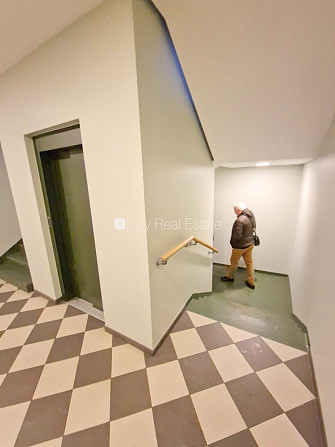 Fasādes māja, renovēta māja, objektu apsargā fiziskā apsardze, ieeja no ielas, ir lifts, Rīga - foto 16