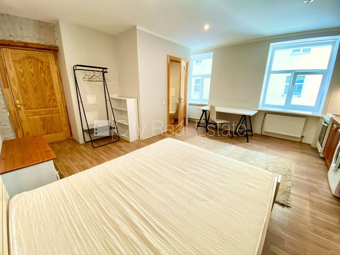 Fasādes māja, renovēta māja, slēgta teritorija, ieeja no ielas, logi vērsti uz pagalma pusi, Rīga - foto 5