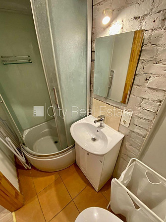 Fasādes māja, renovēta māja, slēgta teritorija, ieeja no ielas, logi vērsti uz pagalma pusi, Rīga - foto 11